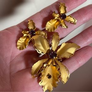 Vintage 1940 50  B&N Matte Gold Orchid Floral Pin Screw Back Earring set